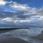 In With Stunning Views 米德尔克尔克