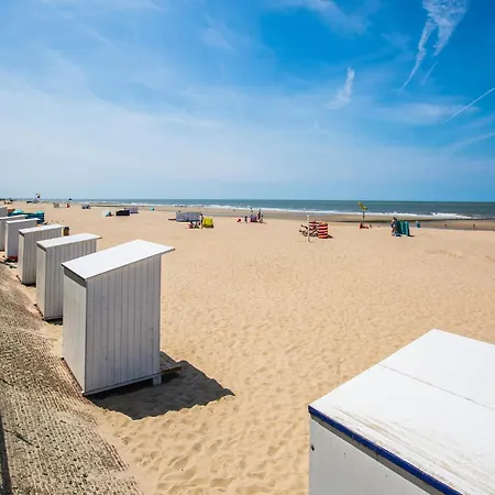 Apartment With Oblique Sea View