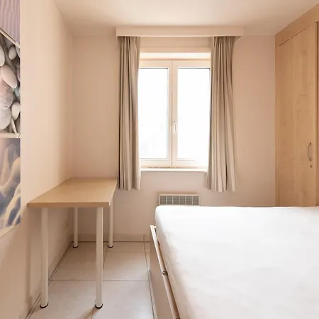Apartment With Oblique Sea View *