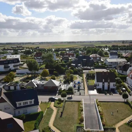 In With Stunning Views Apartman *